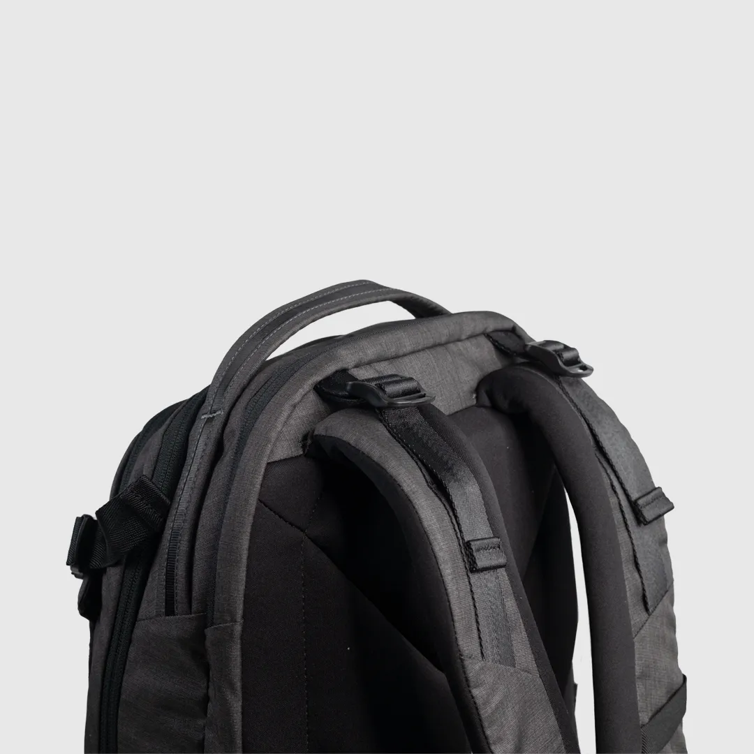 CARBONADO Commuter 25 Backpack (Dark Grey)