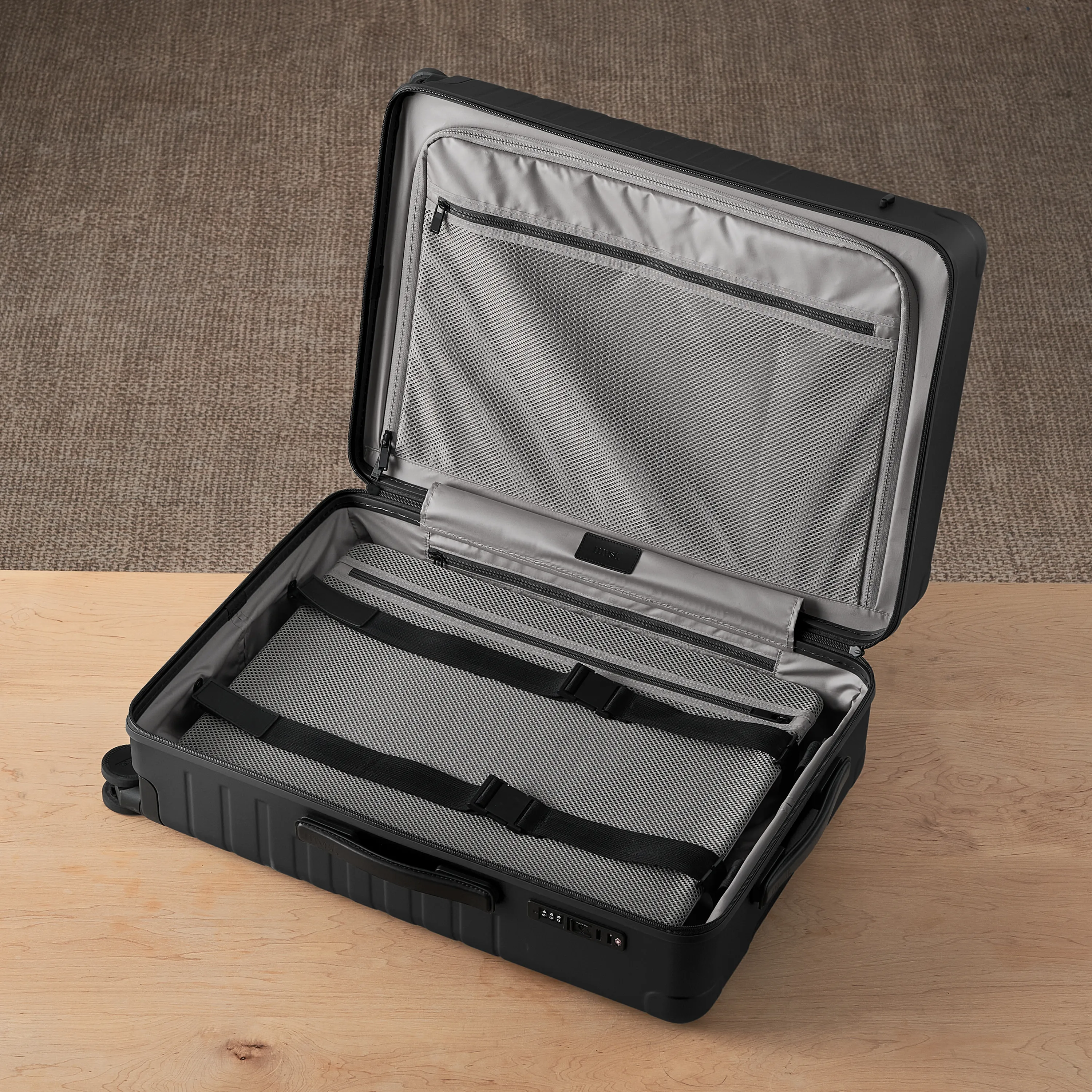 Essential Collection Suitcase Matte Black