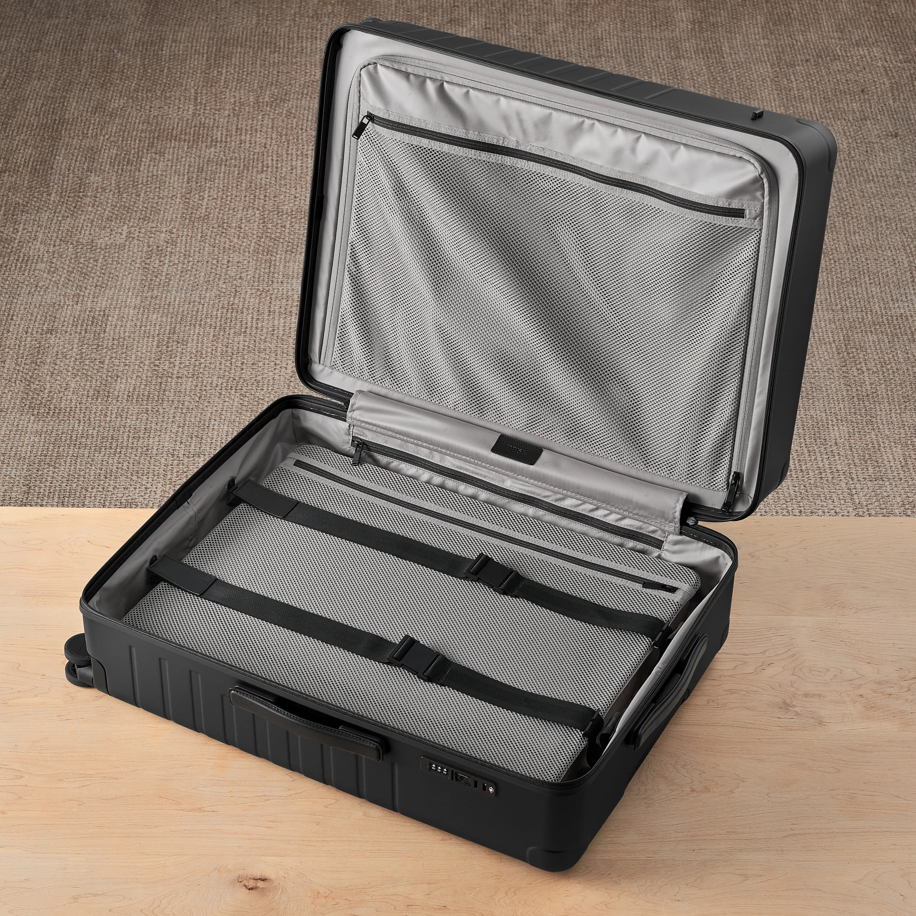 Essential Collection Suitcase Matte Black