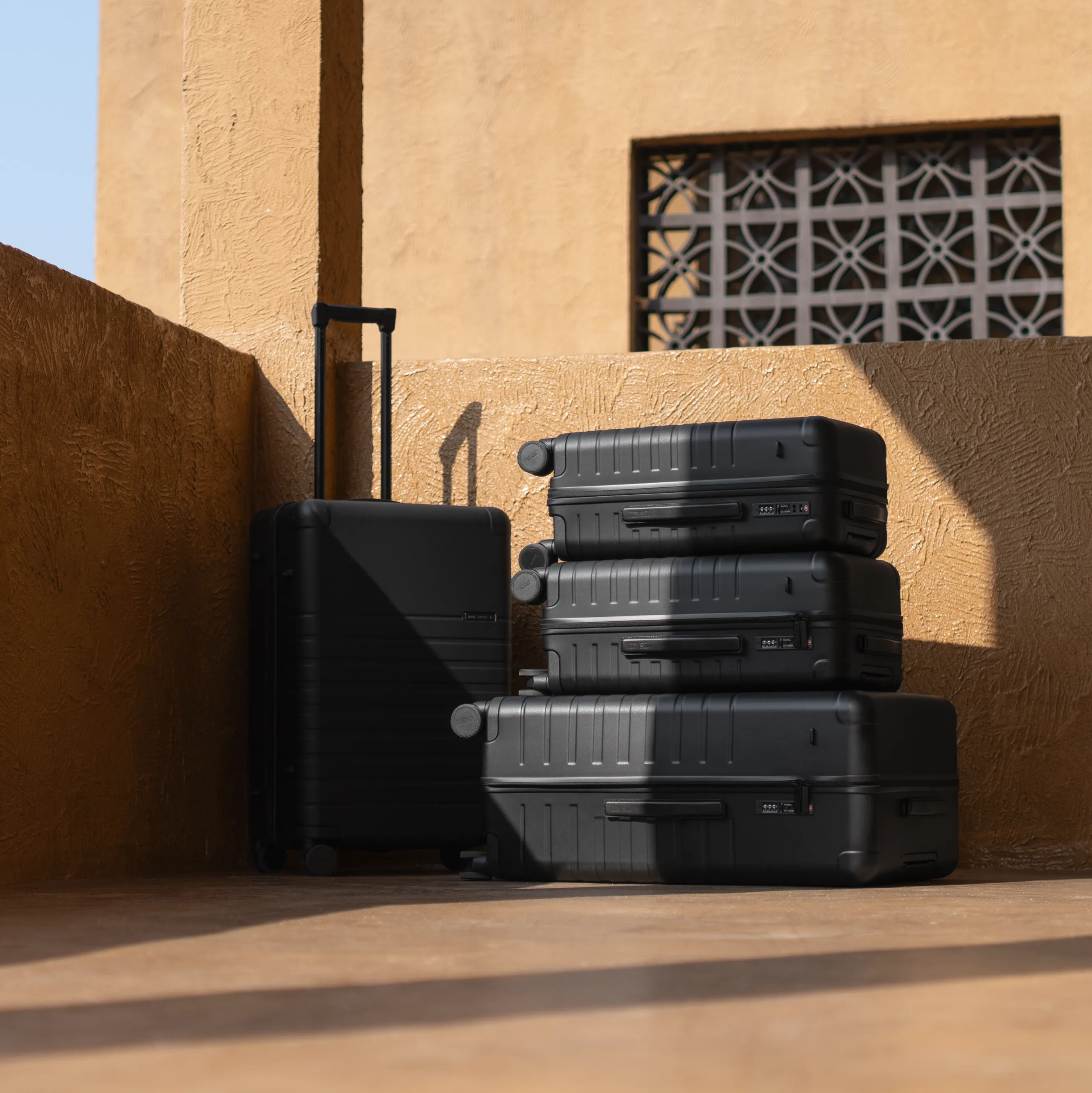 Essential Collection Suitcase Matte Black